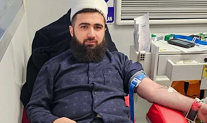 İmam, cemaatiyle kan bağışında bulundu