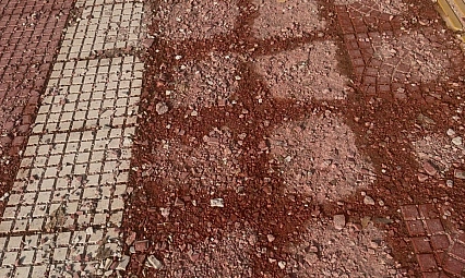 İnönü Üniversitesi'nin 'Pembe Yolu' çakıl yoluna döndü