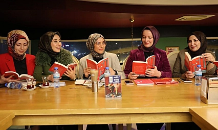 Kadınlar, altın yerine kitap günü yapıyor