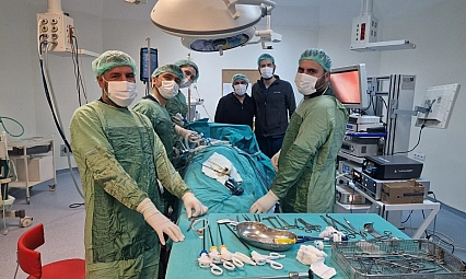 Kapalı ameliyatla büyük böbrek kisti tedavi edildi