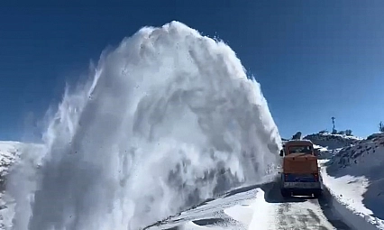 Kapalı köy yollarında çalışmalar sürüyor