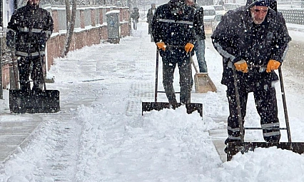Kar yağışı etkisini artırdı, ekipleri teyakkuzda