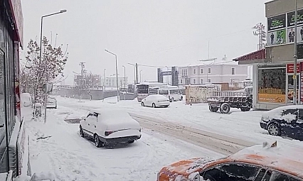 Kar yağışı ilçeyi beyaza bürüdü