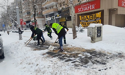 Kar yağışına karşı kesintisiz mücadele