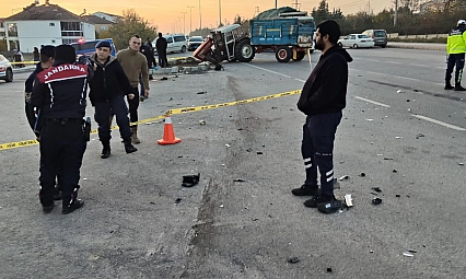 Kazada savrulan araç yayaya çarptı: 1 ölü, 2 yaralı