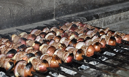 Kış aylarının vazgeçilmez lezzeti soğan kebabı sezonu açıldı
