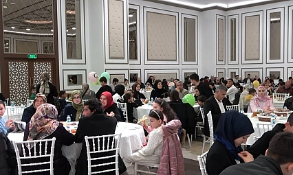 Kutsal topraklardan dönen öğrenciler için yemek programı düzenlendi