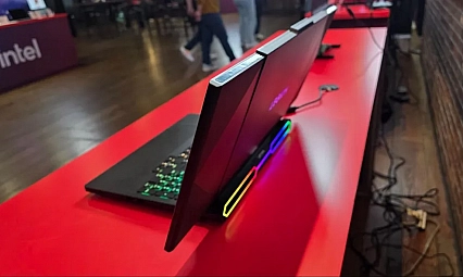 Bilim kurgu filmlerini aratmayan ekranı uzayan dizüstü bilgisayar!