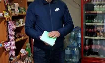 Mahallelinin borcunu kapattı, veresiye defterini yaktı