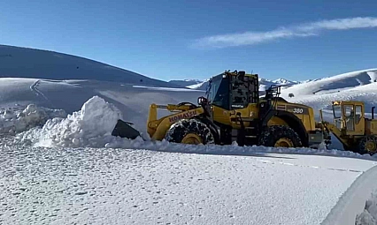 Kar ve tipi Malatya'yı esir aldı! Ekipler gece gündüz çalışıyor