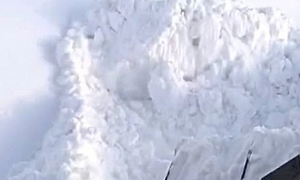 1,5 metrelik kar altında yol açma mücadelesi