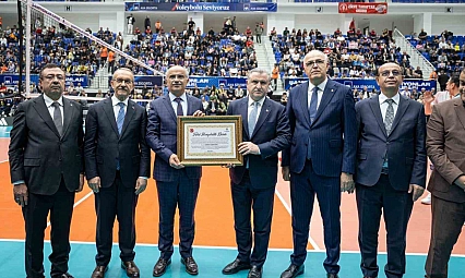 Osman Aşkın Bak'a 'Fahri Malatyalı' unvanı verildi