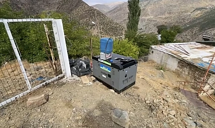 Malatya'da elektrik direkleri aylardır onarılmadı: Vatandaş jeneratöre mahkûm