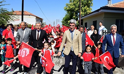 Malatya'da ilk ders zili öncesi dikkat çeken karşılama: Amin alayı geleneği yeniden yaşatıldı