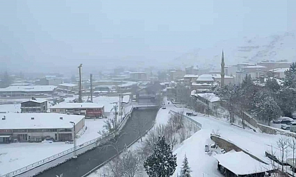 Malatya beyaza büründü: Ulaşım aksadı