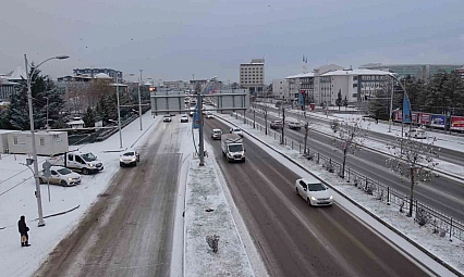 Malatya'da kar yağışı hayatı olumsuz etkiledi