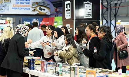 Yüzlerce yazar ve yayınevi Malatya'da kitapseverlerle buluştu