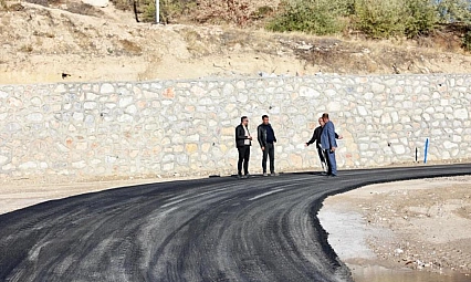 Malatya'da mahalle yollarına tadilat: Kırsalda yol düzenleme çalışmaları hız kazandı
