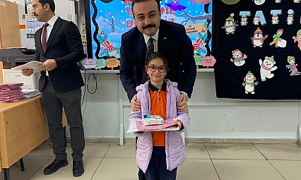 Malatya'da öğrenciler karne heyecanı yaşadı