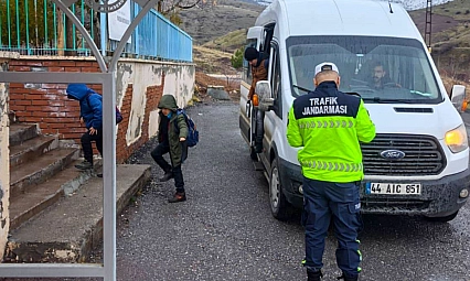 Malatya'da okullarda trafik tedbirleri artırıldı: Servis araçları denetim altında