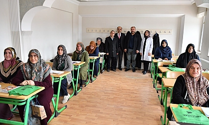 Malatya'da okuma-yazma seferberliği: Mezunlar belgelerini aldı