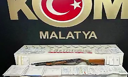 Malatya'da tefecilere operasyon: Çok sayıda fişek ve evrak ele geçirildi