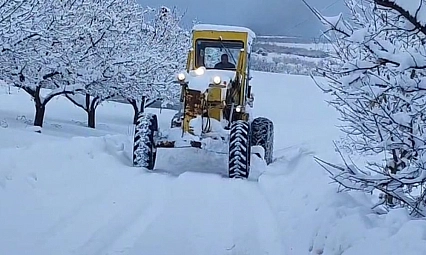 Malatya'da tipi ve karla mücadele sürüyor: Belediye ekipleri 7/24 sahada