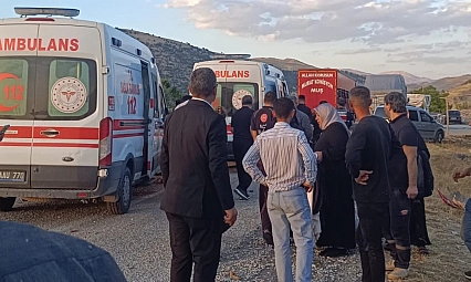 Tır ile otomobil çarpıştı 5 yaralı
