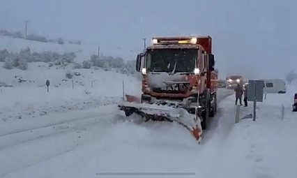 Malatya'da yoğun kar alarmı: Belirli güzergâhlarda araçlara geçici kısıtlama getirildi