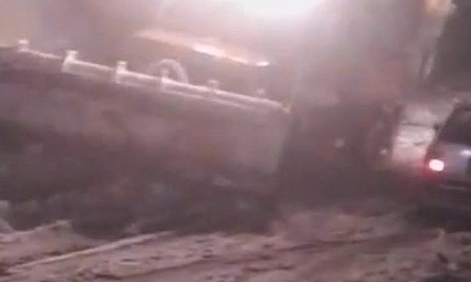 Malatya'da yoğun kar yağışı etkili oldu, çok sayıda araç yolda kaldı