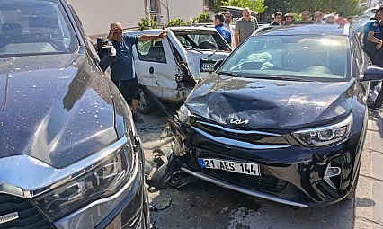 Malatya'da zincirleme kaza: 4 araca çarparak durabildi