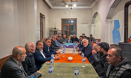 MHP Malatya'da kapı kapı geziyor… 'Her köşeden davet alıyoruz'