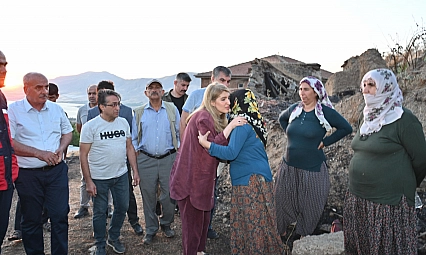 Milletvekili Ölmeztoprak'tan evi yangından etkilenen aileye ziyaret