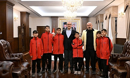 Milli Sporcular Vali Yavuz'u Ziyaret Etti
