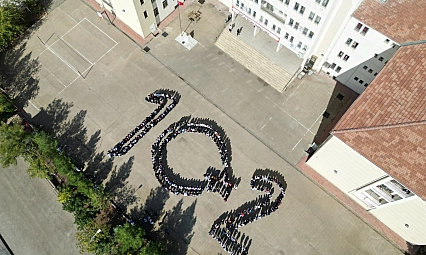 Öğrencilerden Cumhuriyetin 102. yılına anlamlı koreografi