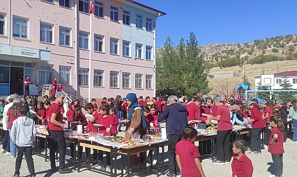 Öğrencilerden Gazze'ye yardım etkinliği