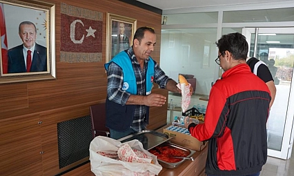 Öğrencilere haftanın 7 günü sıcak çorba ve ikram