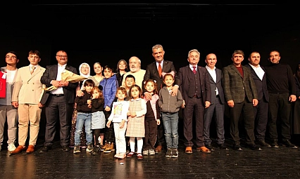 Öğretmenlik tiyatrosu izleyiciyi duygulandırdı