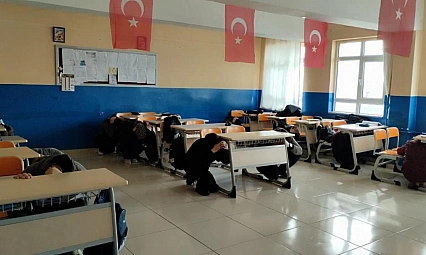 Okullarda deprem tatbikatı gerçekleştirildi