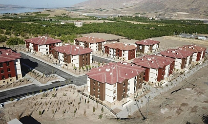 Özel'den Deprem Konutları Çıkışı: Sözler Havada Kaldı