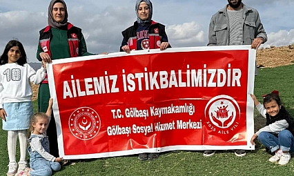 Paraşütle 'Ailemiz istikbalimizdir' mesajı verildi