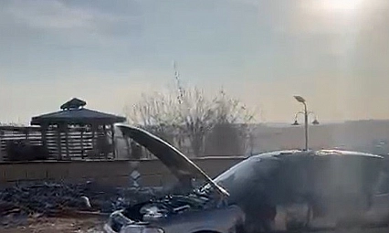 Park halindeki araç kundaklandı