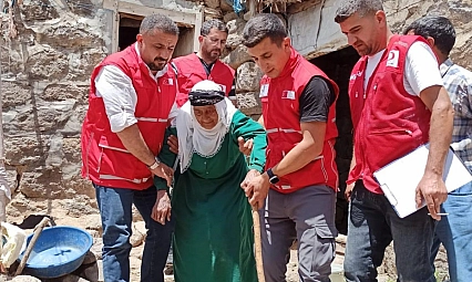 Patnos'ta 90 yaşındaki kadına Kızılay kucak açtı