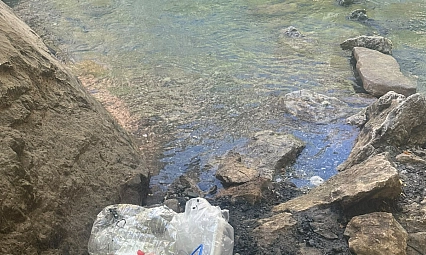 Piknik alanına bırakılan çöpler vatandaşın tepkisine yol açtı