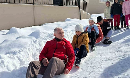 Malatya'da gençler karın tadını çıkardı