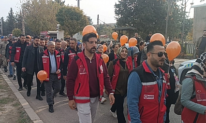 Protokolü kadına şiddet için yürüdü