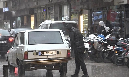 Sağanak yağış etkili oldu