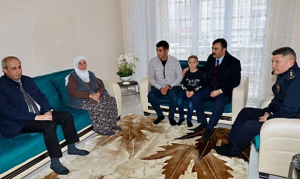 Şehit ailelerine anlamlı ziyaret