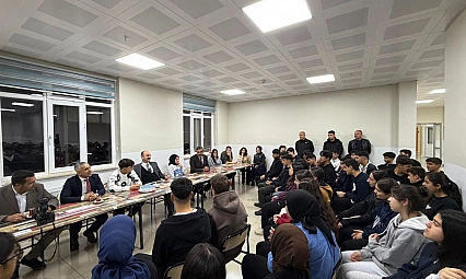 Sungur, öğrencilerle bir araya geldi