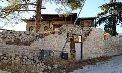 Tarihi yapılar madde bağımlılarının yuvası oldu